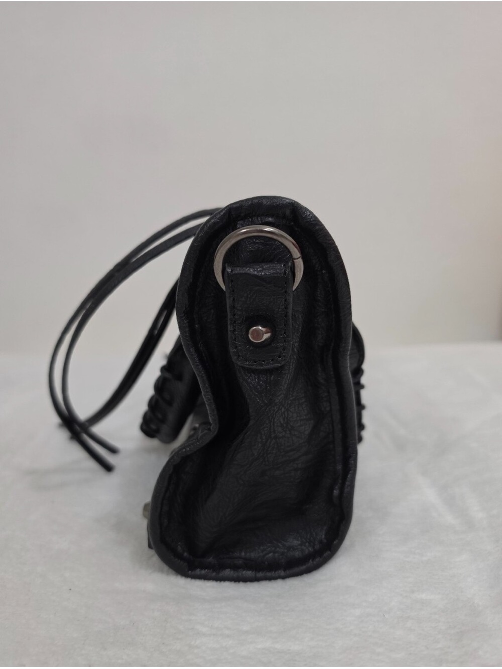 Classic Black Women's Satchel Bag - Stylish Everyday Carry - Picture 3 of 13